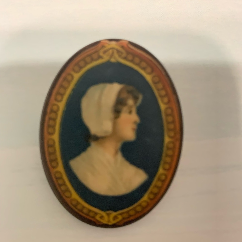 Victorian Ca 1900’s Bakers Chocolate Cocoa Coco lady pin Button Advertising pin